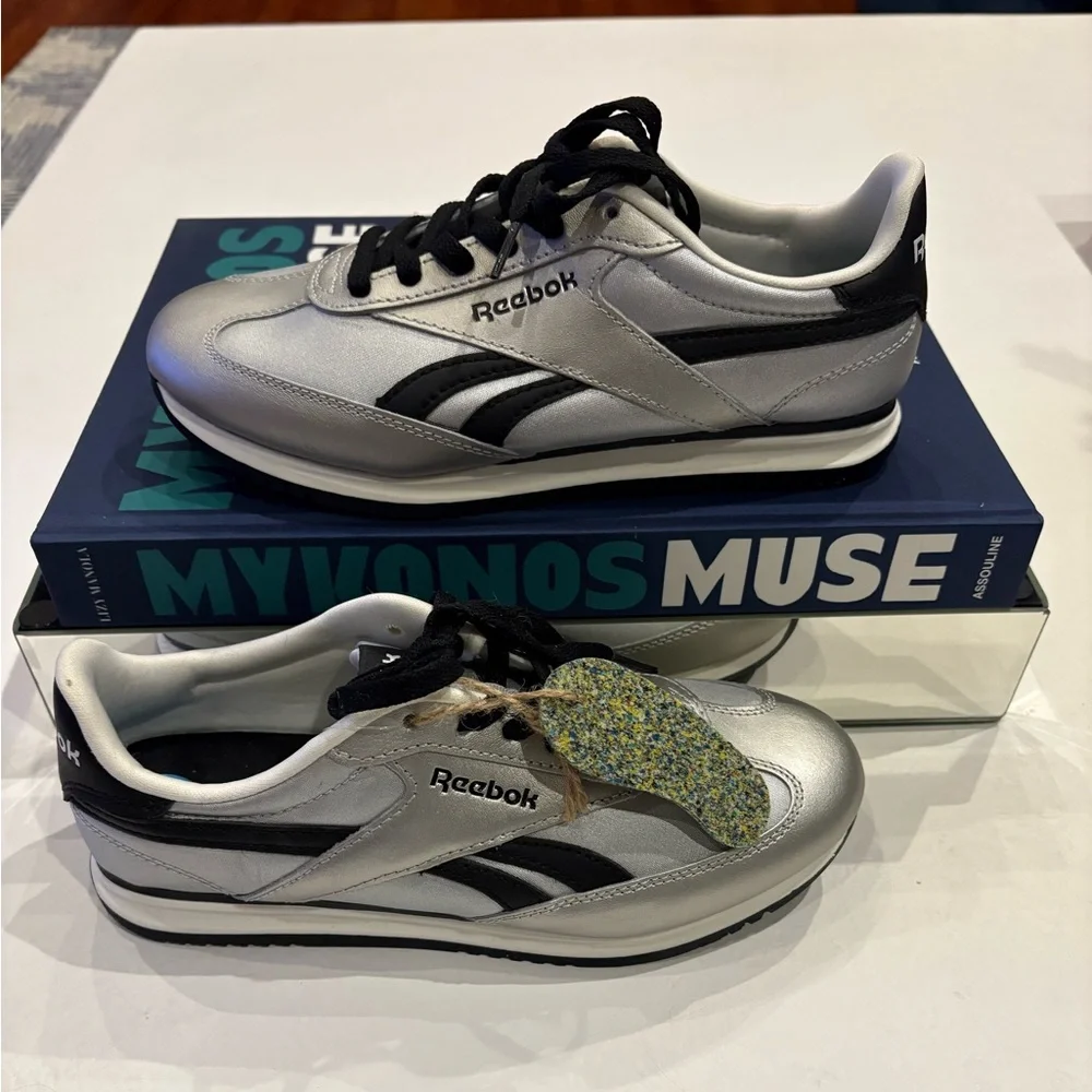 Reebok‎ World 70 Retro Sneakers Metallic Silver and Black Trainers NWT